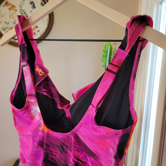 DKNY Womens Ruffle Plunge Underwire Tummy Control One-Piece, Size‎ Medium - Picture 6 of 9